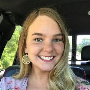 Meet your Posher, Candace